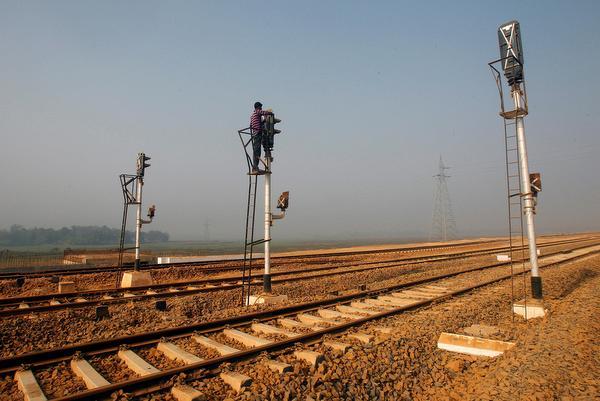 रेलवे को सुरक्षित बनाने के लिए लघु अवधि योजना