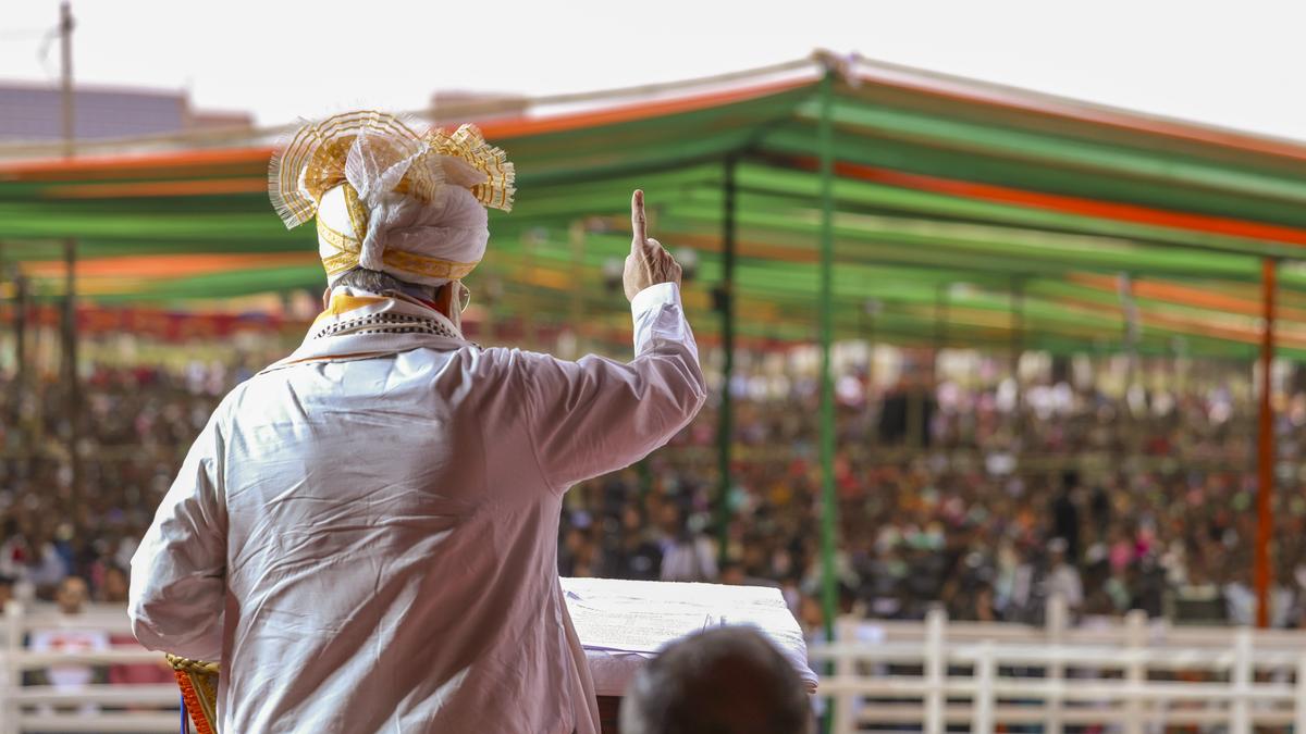 आदर्श आचार संहिता की उड़ रही धज्जियां